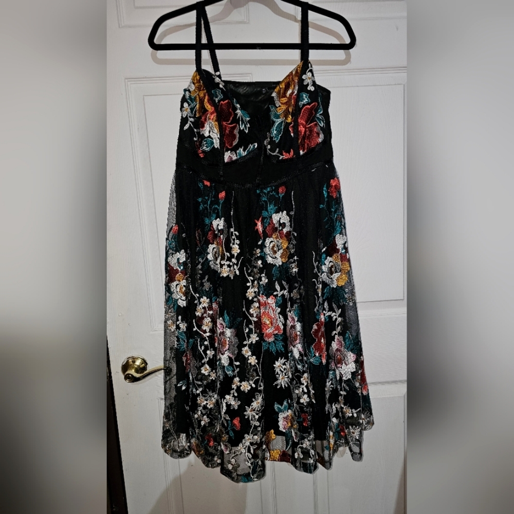 Short embroidered Black dress from Torrid